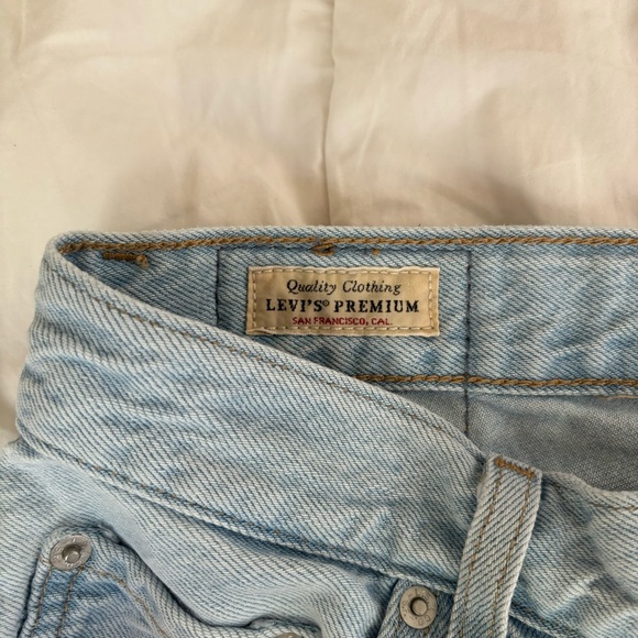 Levi's Baggy Dad Jeans in Light Wash - Picture 8 of 11